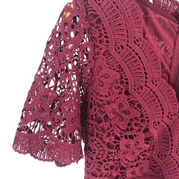 Lulu’s Angel in Disguise Burgundy Lace Skater Dress Short Sleeves size Large NWT - Picture 5 of 15